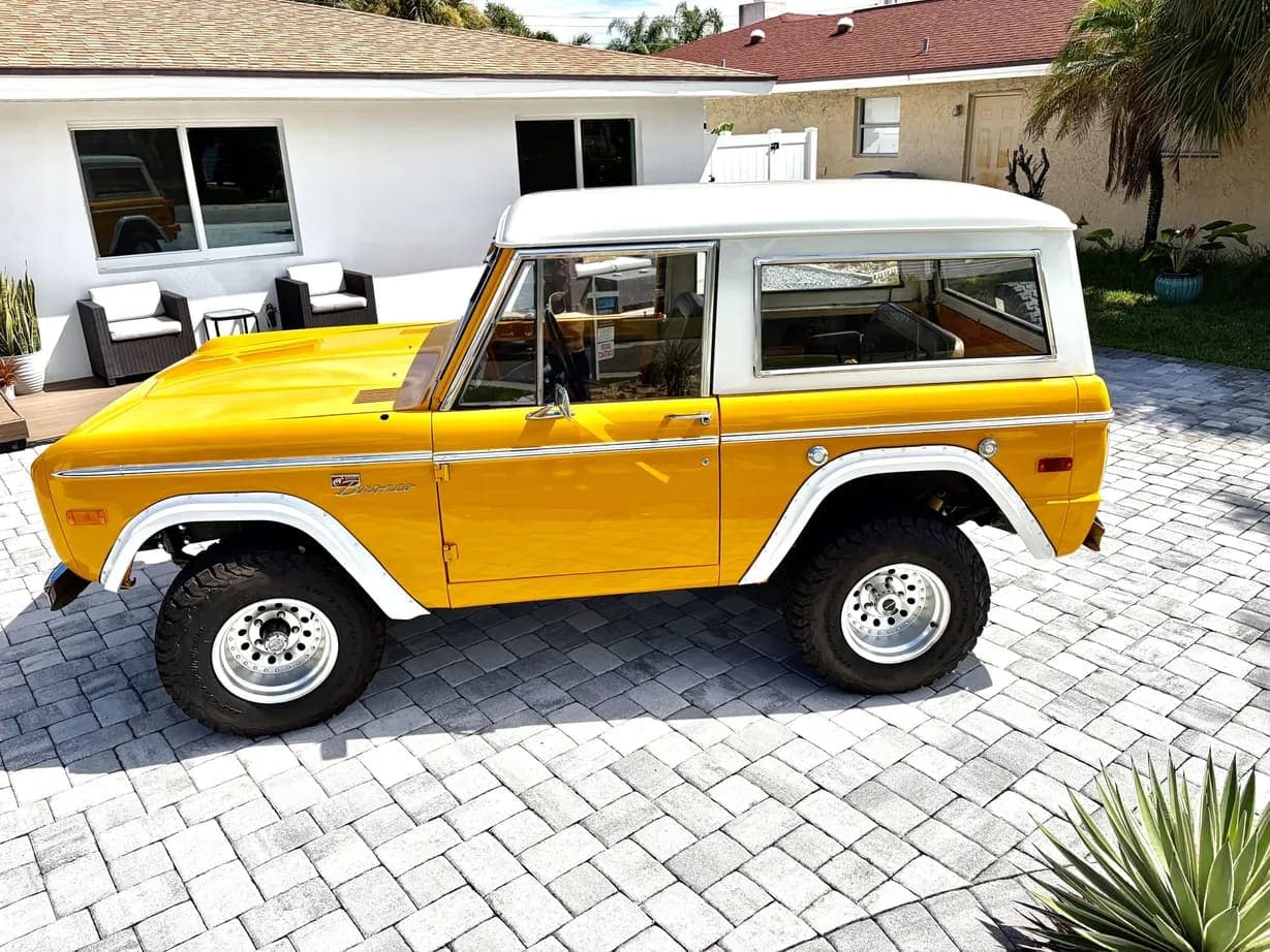 1972 Ford Bronco 302, view