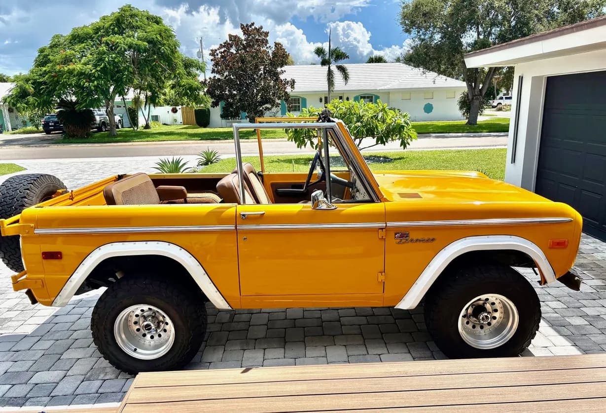1972 Ford Bronco 302, view