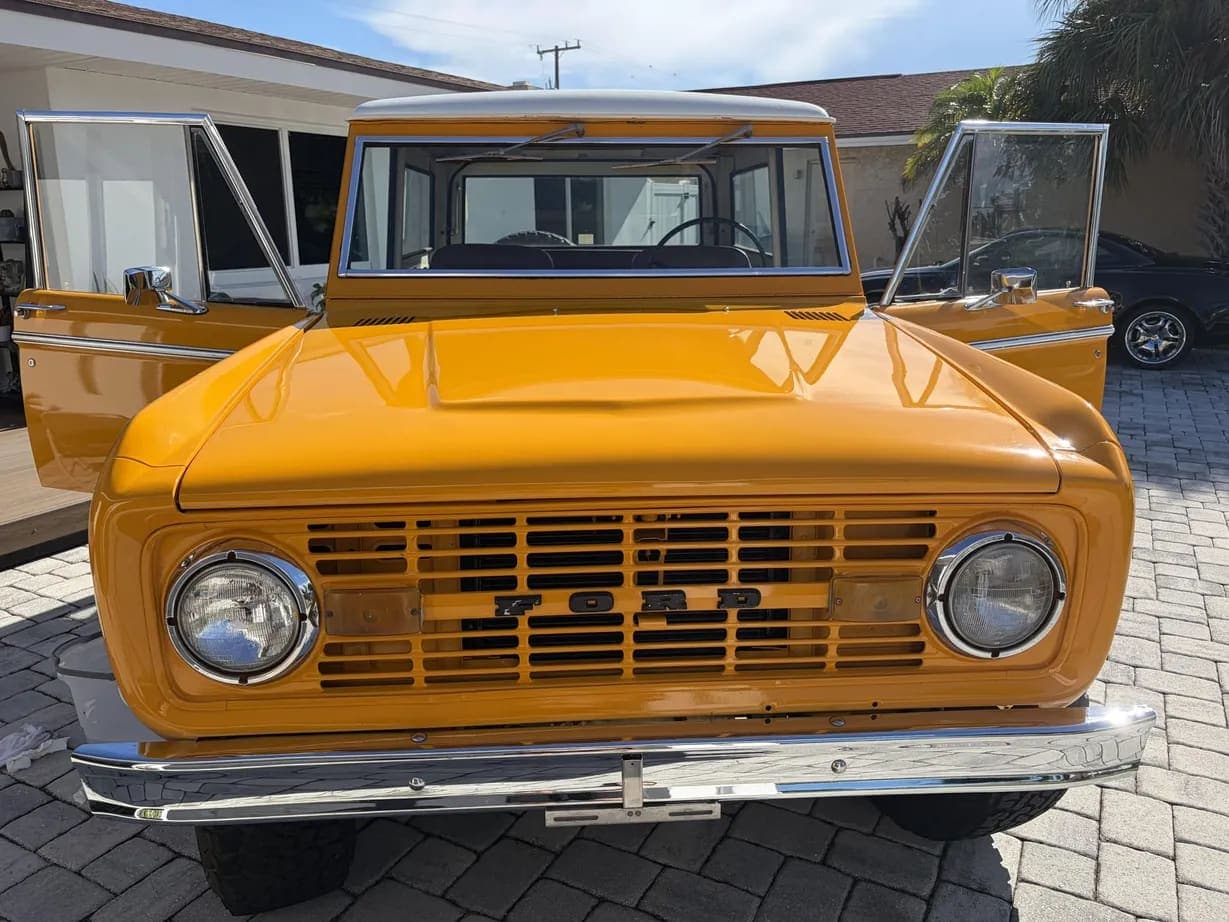 1972 Ford Bronco 302, view