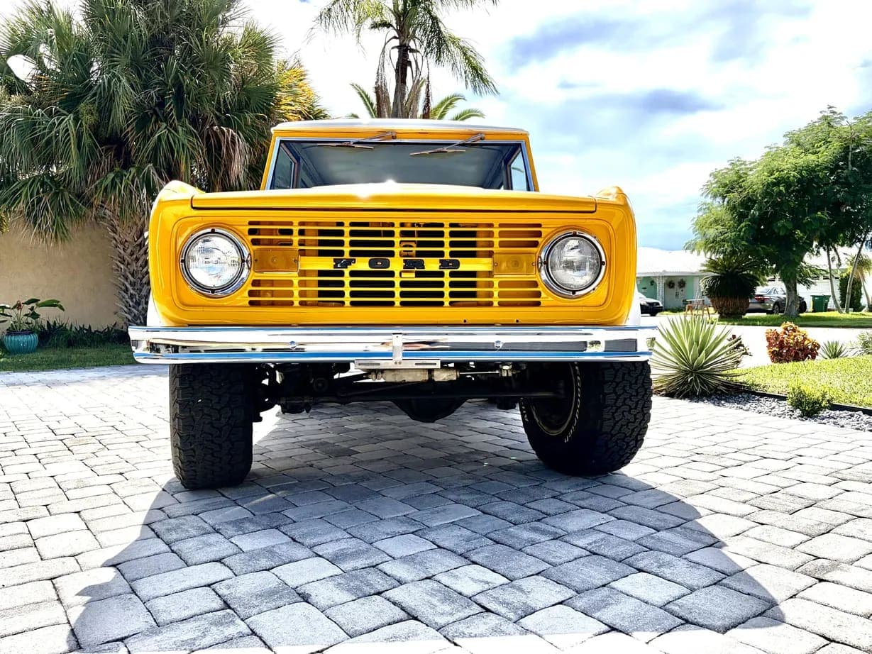 1972 Ford Bronco 302, view