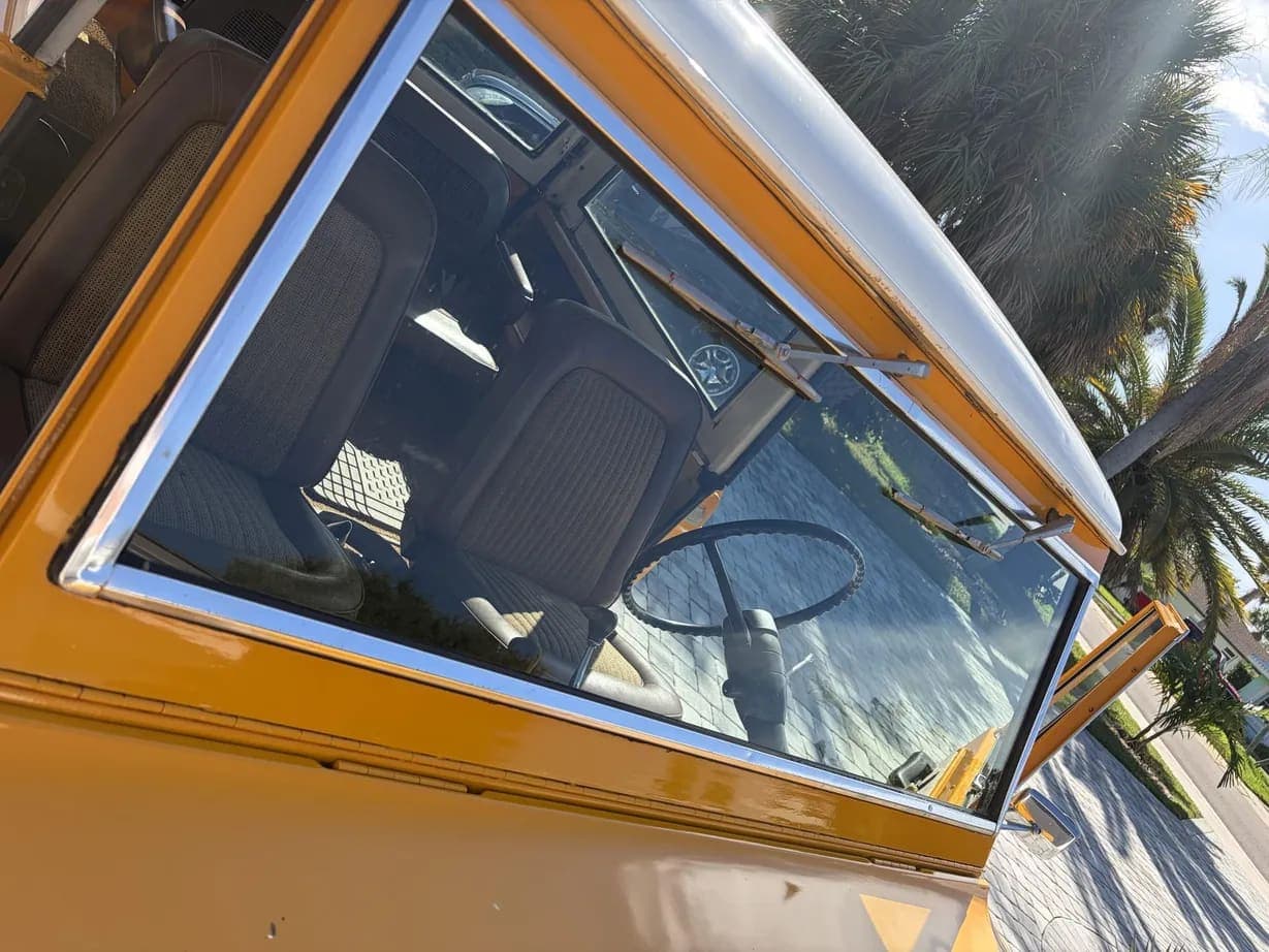 1972 Ford Bronco 302, view