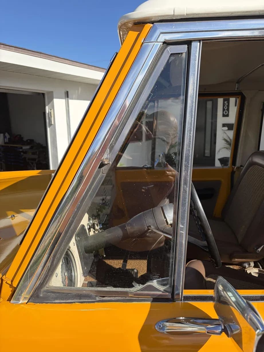 1972 Ford Bronco 302, view