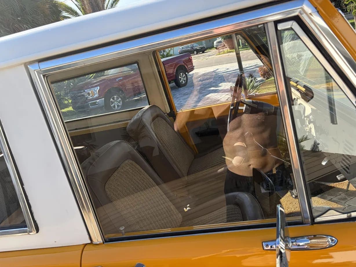 1972 Ford Bronco 302, view