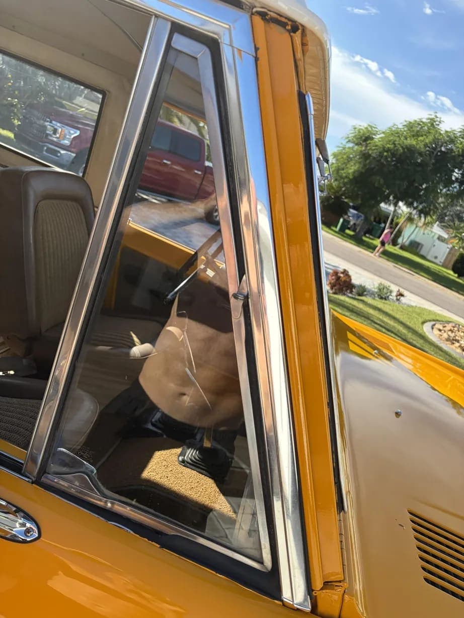 1972 Ford Bronco 302, view