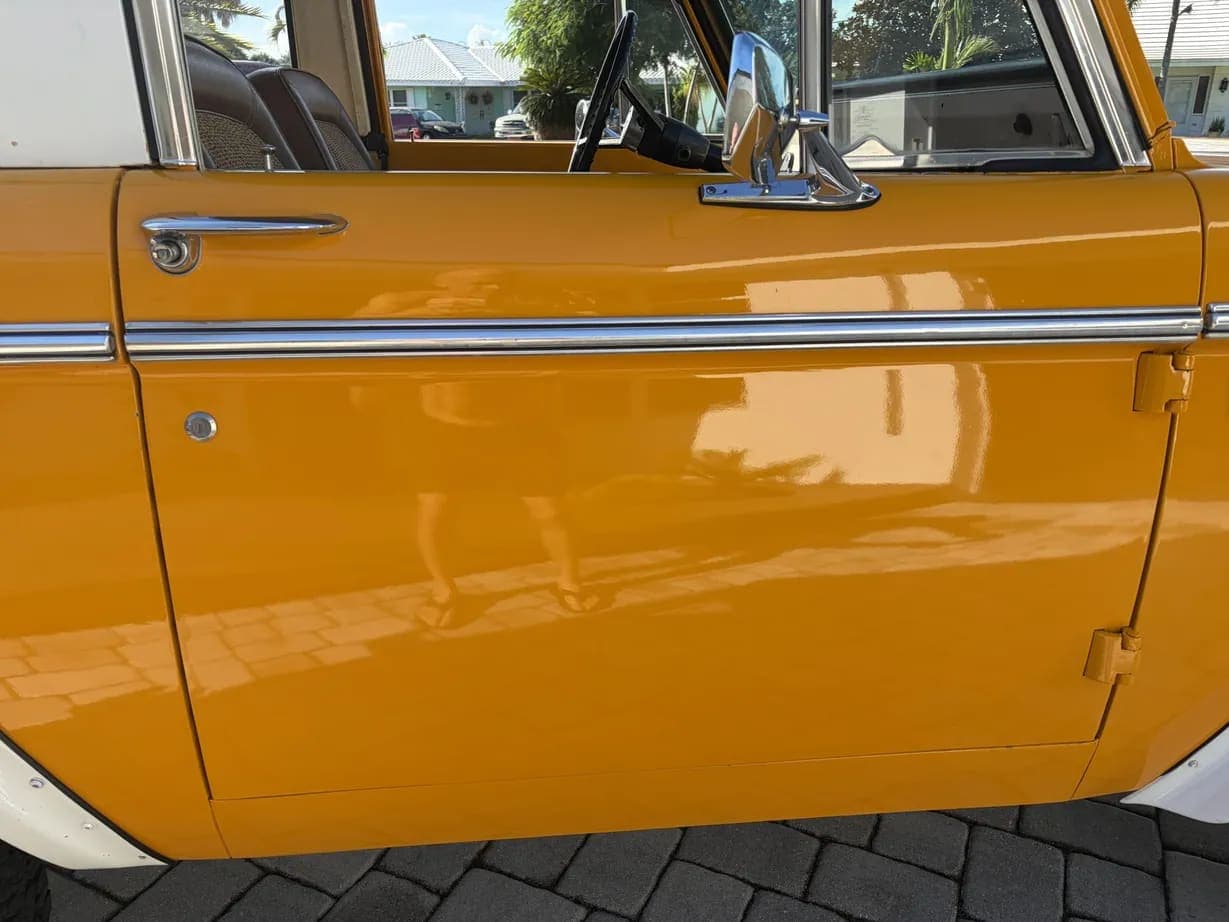 1972 Ford Bronco 302, view