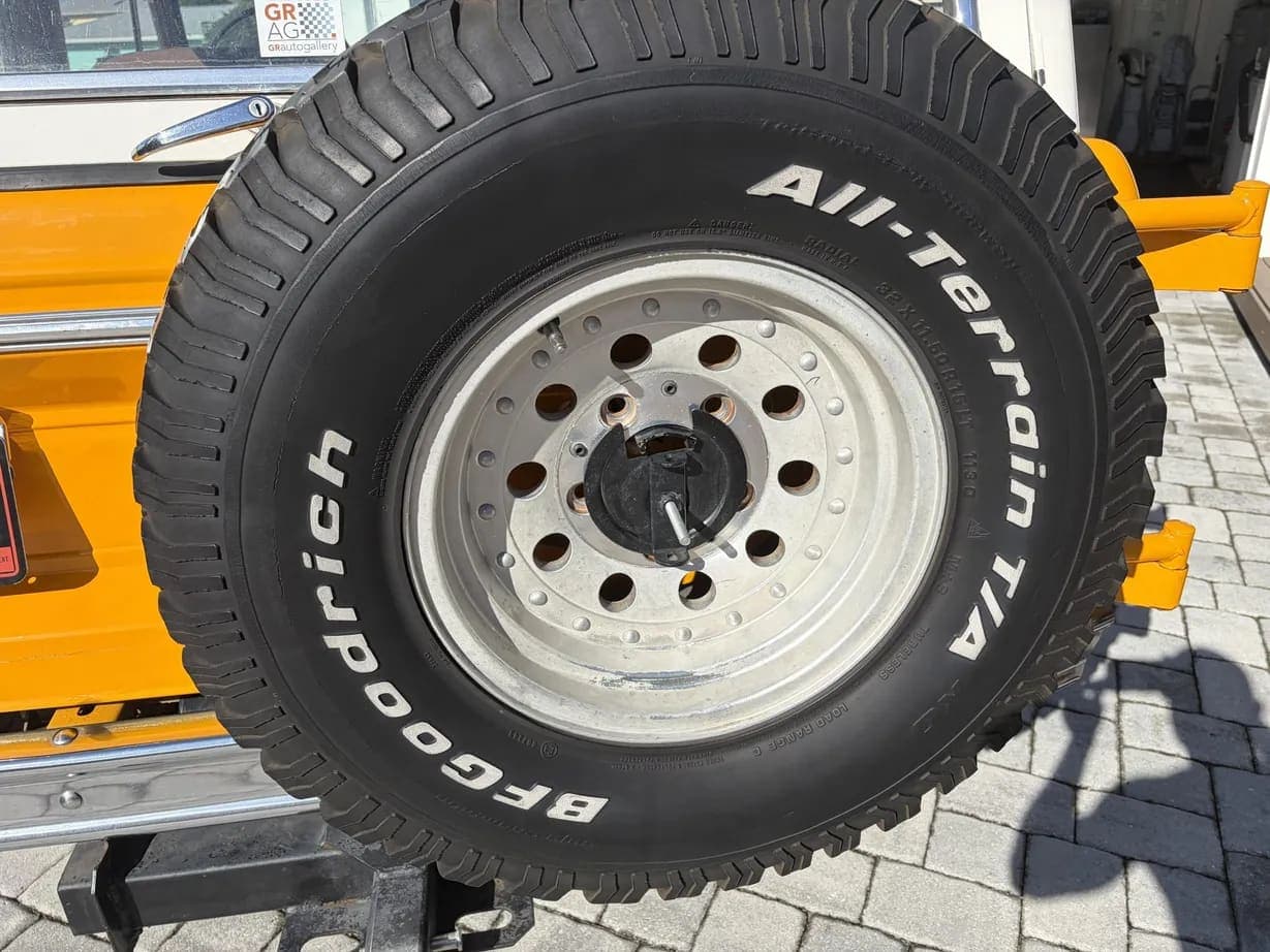 1972 Ford Bronco 302, view