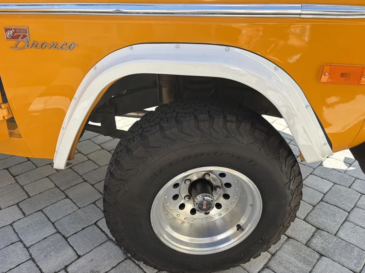 1972 Ford Bronco 302, view