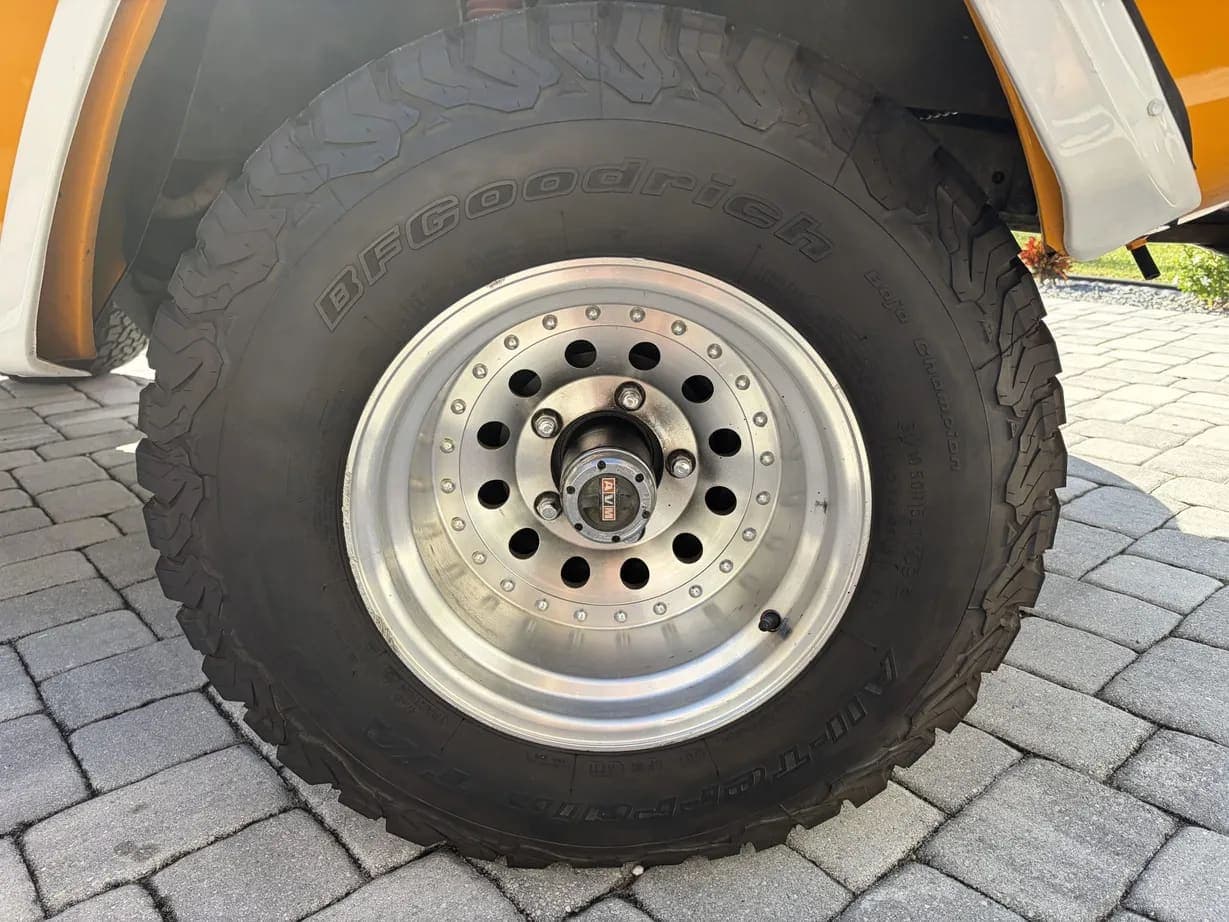 1972 Ford Bronco 302, view
