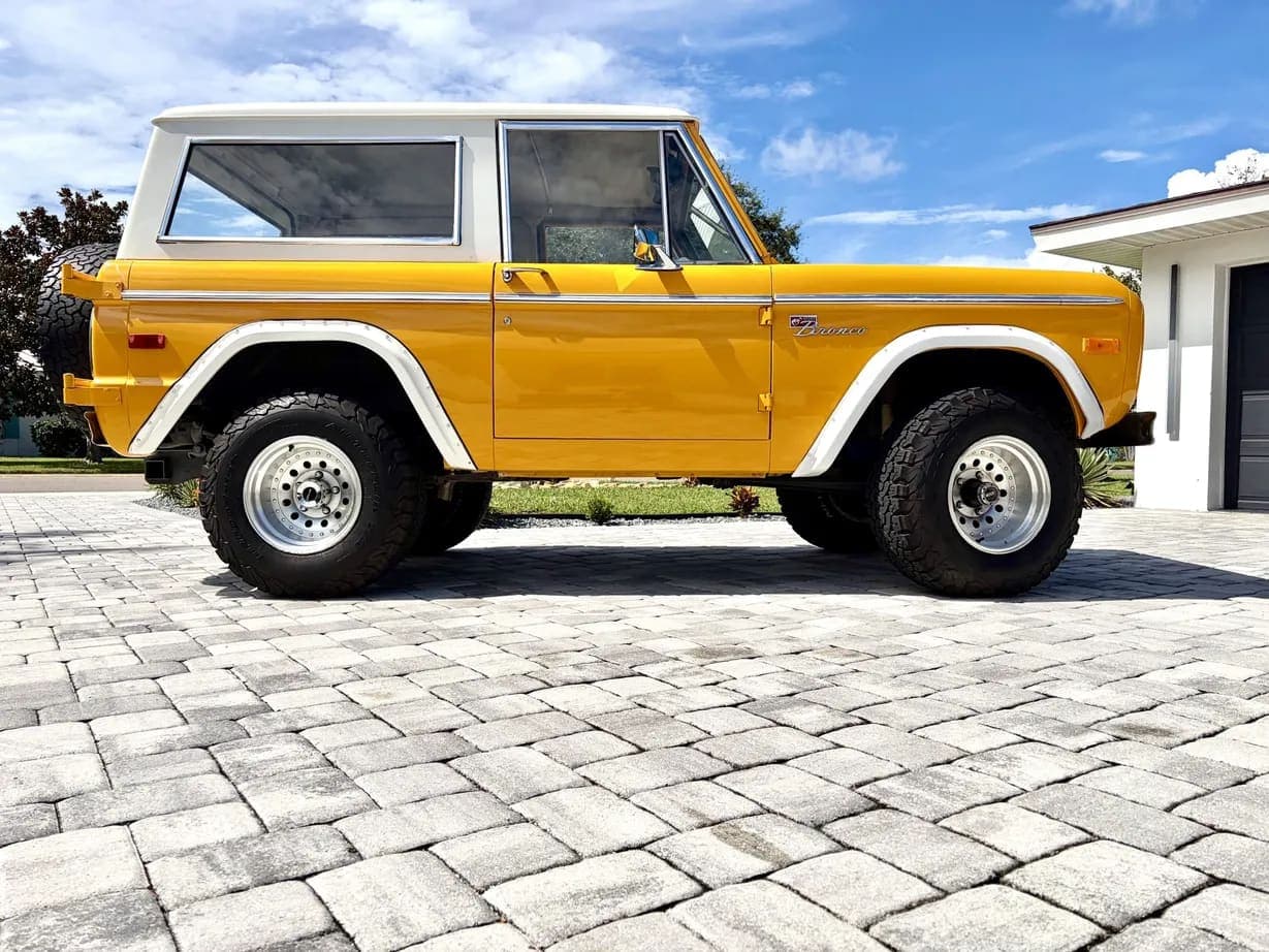 1972 Ford Bronco 302, view