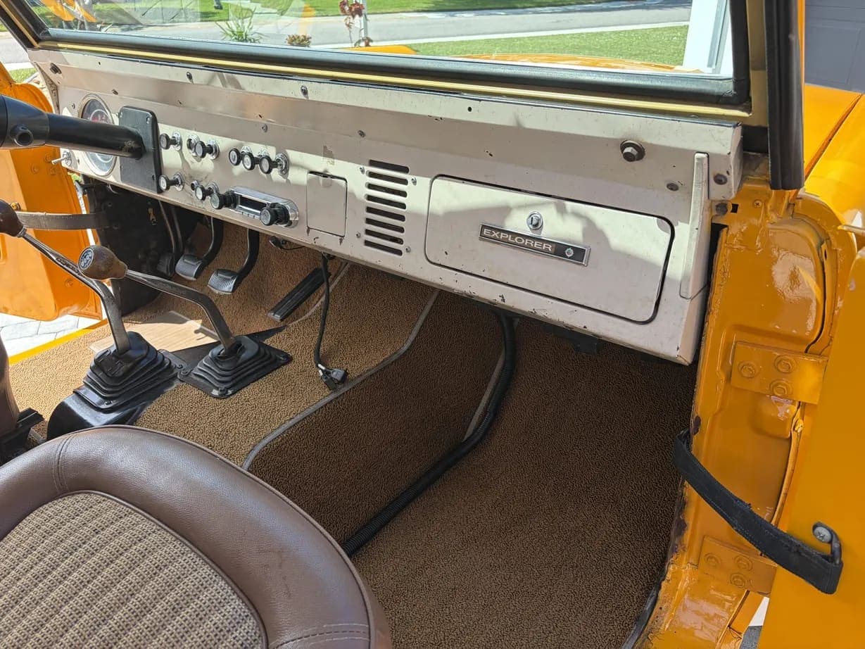 1972 Ford Bronco 302, view