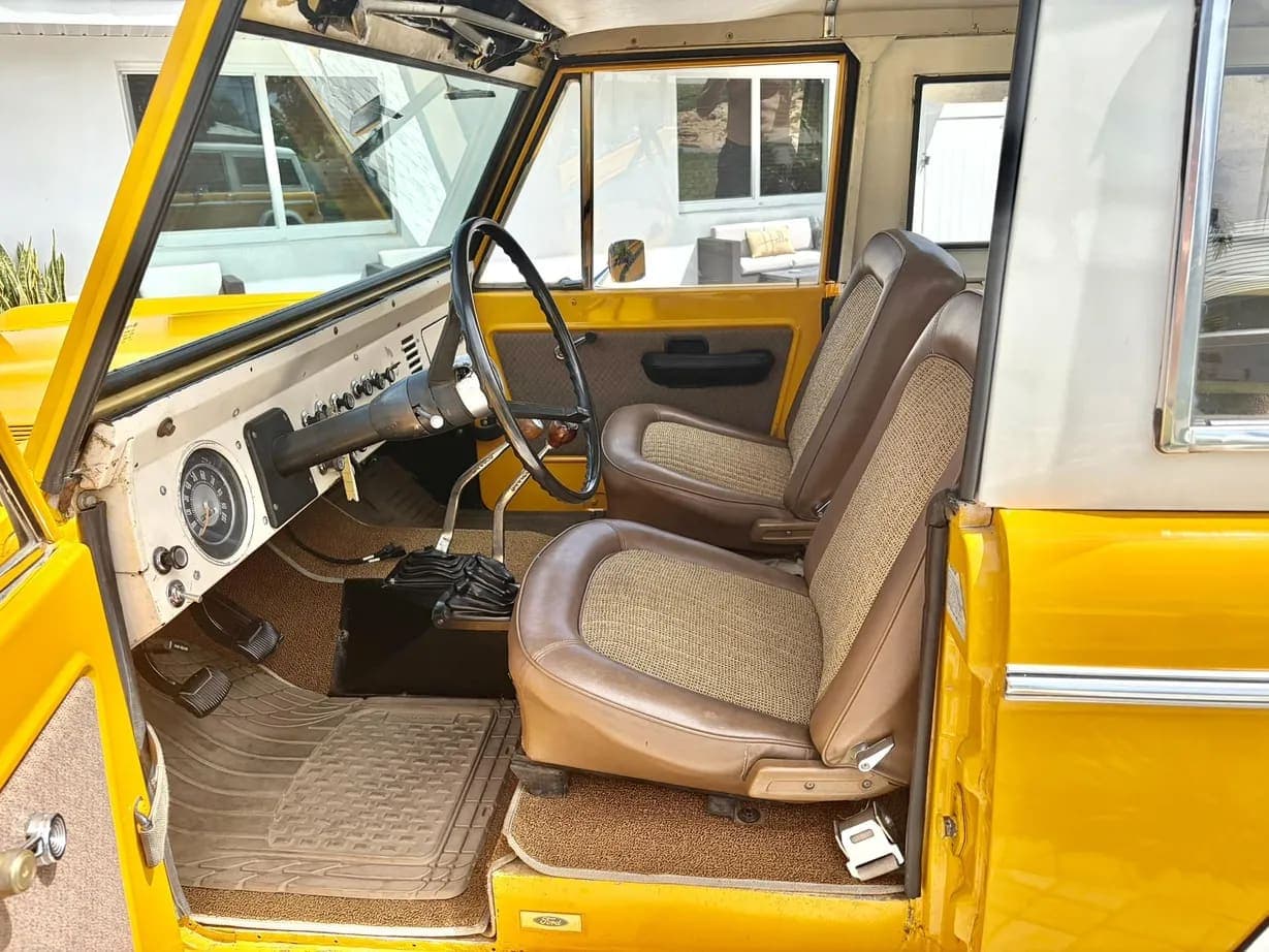 1972 Ford Bronco 302, view