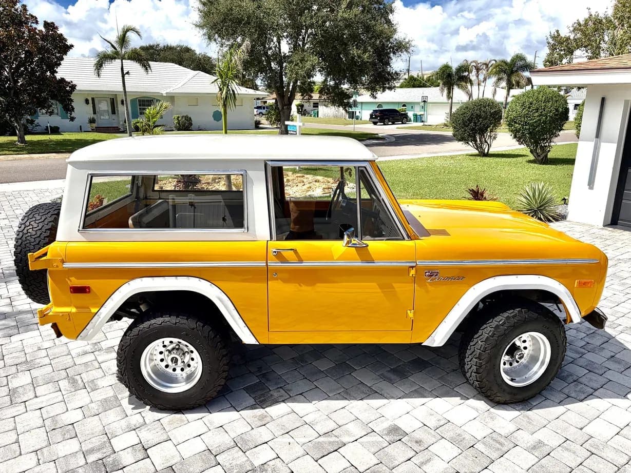 1972 Ford Bronco 302, view