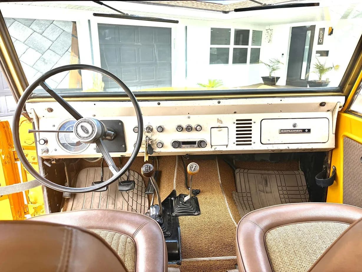 1972 Ford Bronco 302, view