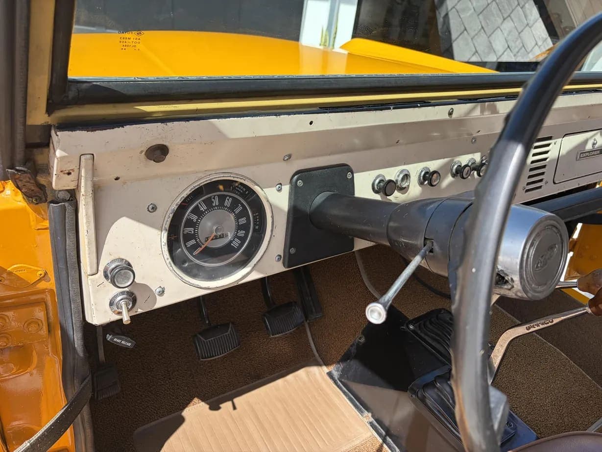 1972 Ford Bronco 302, view