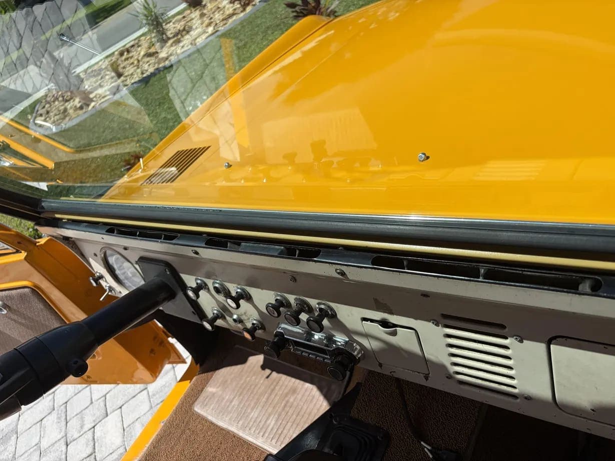 1972 Ford Bronco 302, view