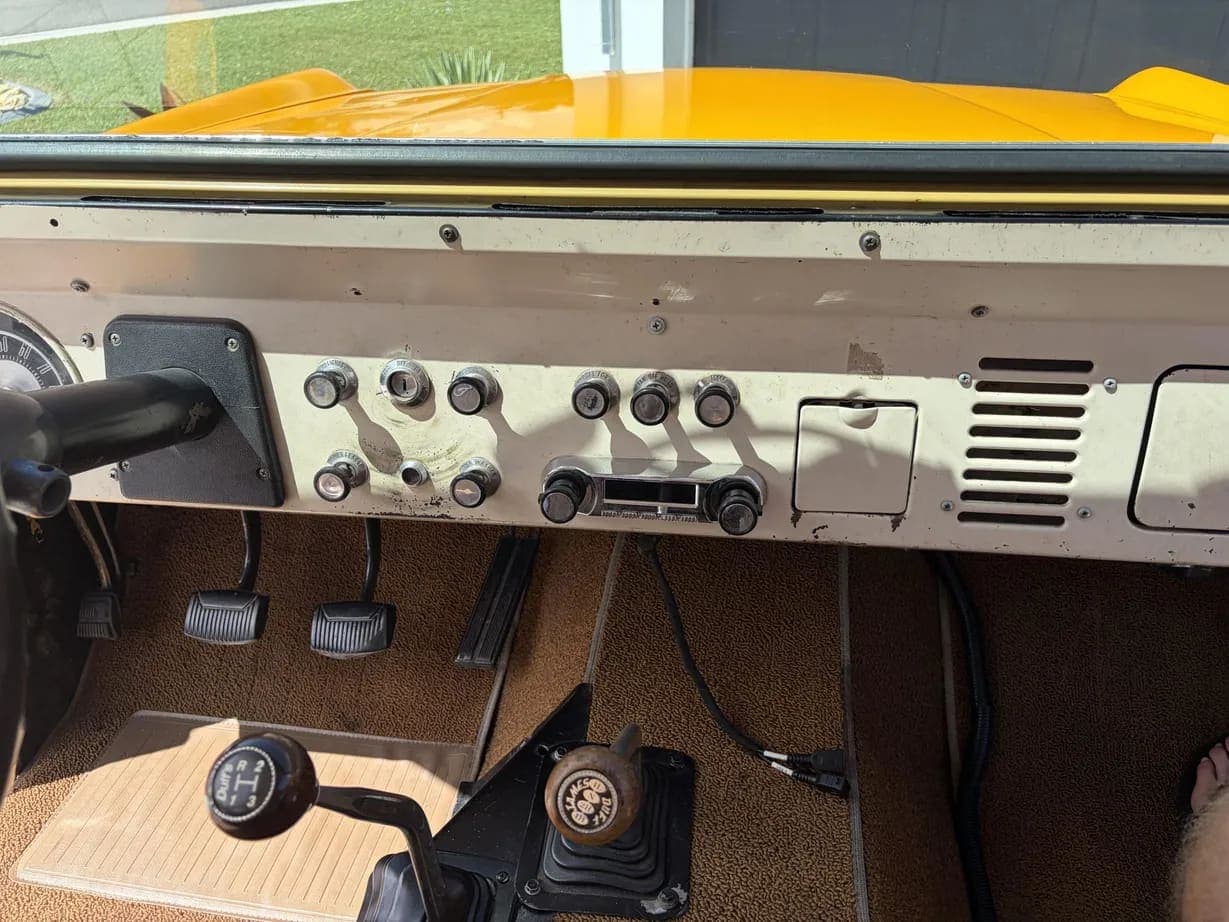 1972 Ford Bronco 302, view