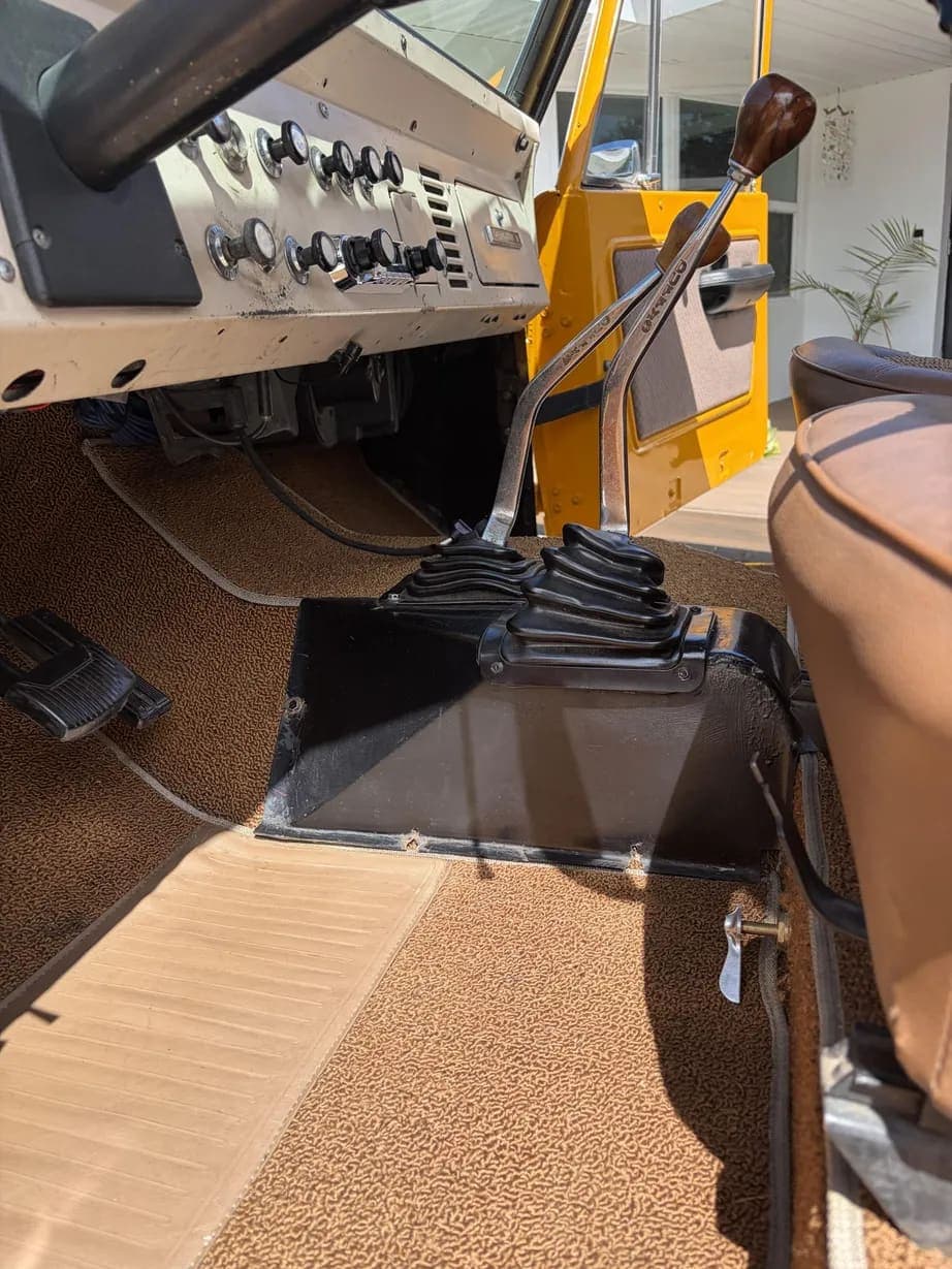 1972 Ford Bronco 302, view