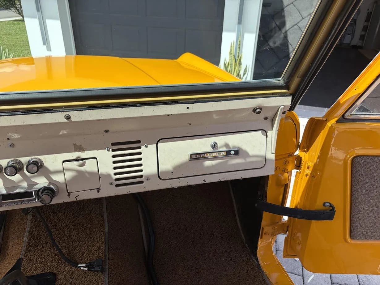 1972 Ford Bronco 302, view