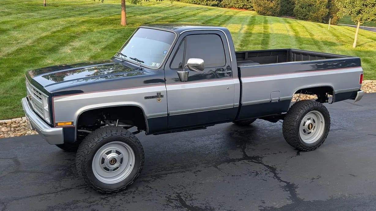 1983 Chevrolet K20 exterior