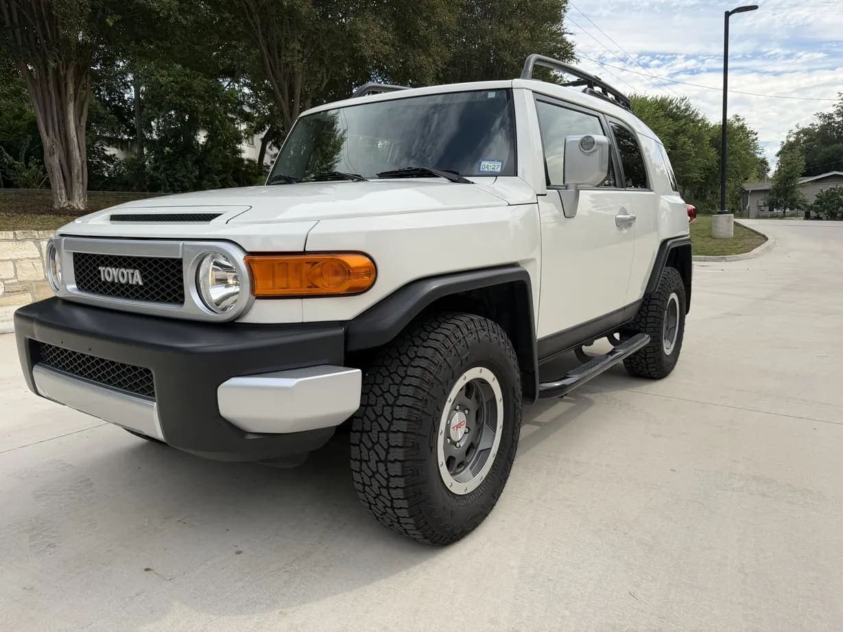 2014 Toyota FJ Cruiser exterior