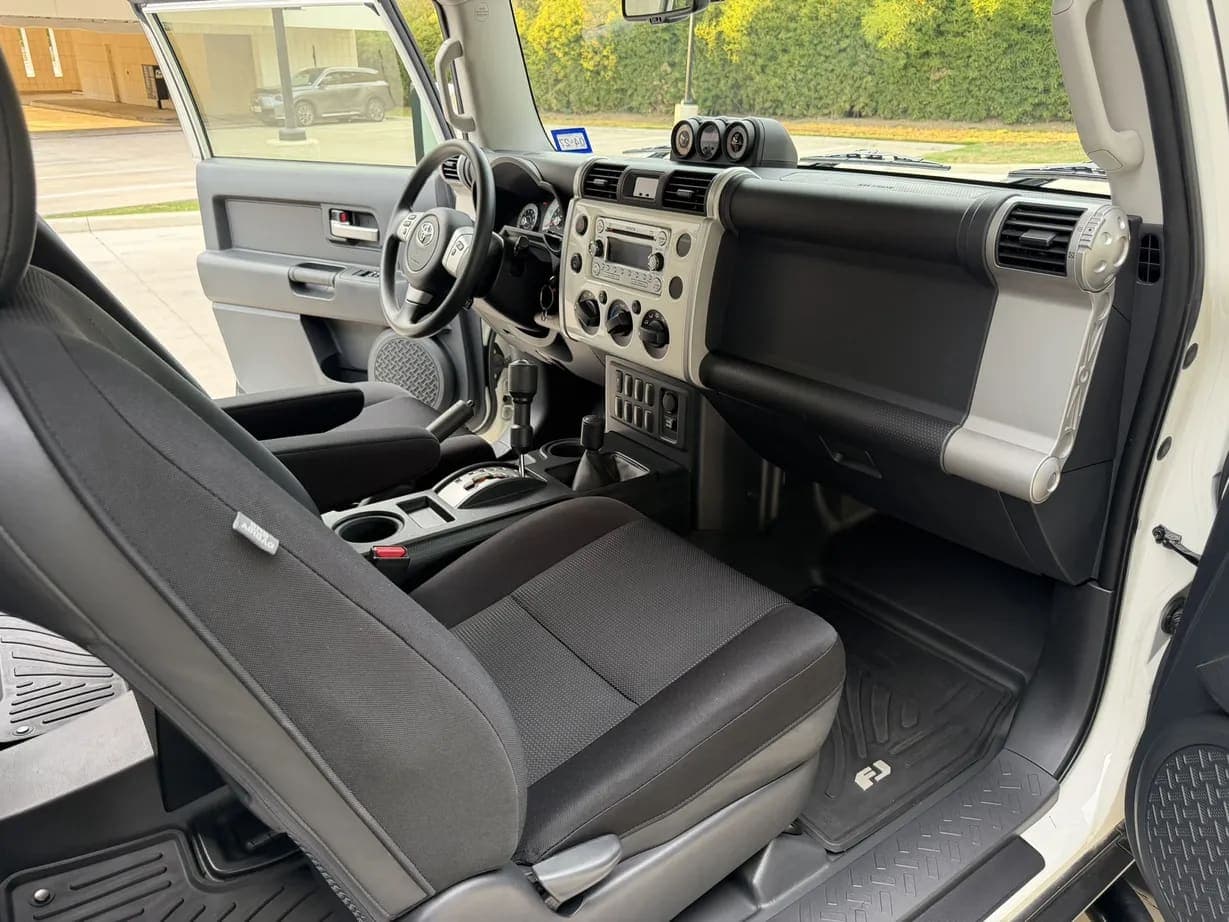 2014 Toyota FJ Cruiser, view