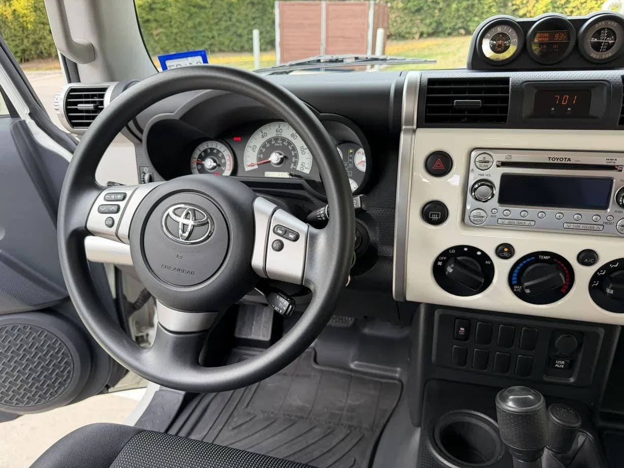 2014 Toyota FJ Cruiser, view
