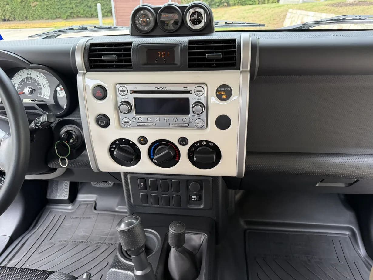 2014 Toyota FJ Cruiser, view
